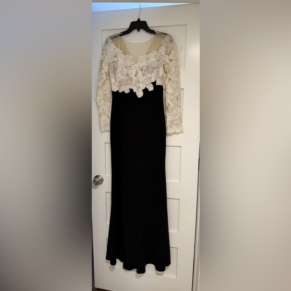 NEW Tadashi Shoji Black Gown with Ivory Lace Bodice Size 2 - Picture 9 of 13